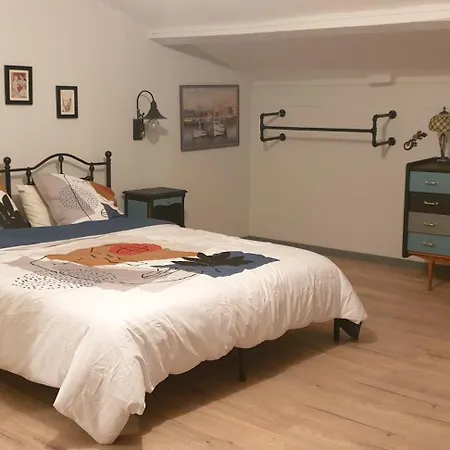 La Petite Bicoque Au Fond Du Jardin Ferienhaus *