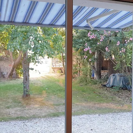 Ferienhaus La Petite Bicoque Au Fond Du Jardin Quillan