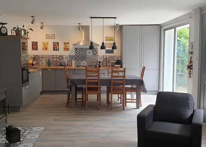 Сasa de vacaciones La Petite Bicoque Au Fond Du Jardin Quillan