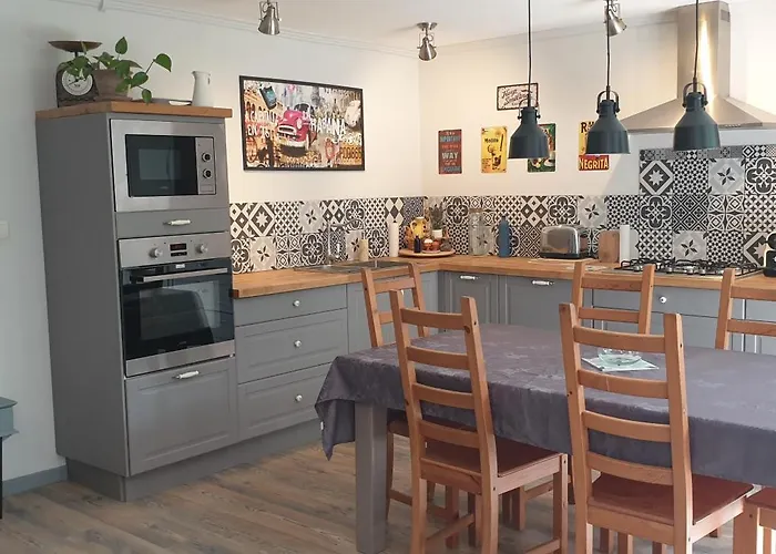 Сasa de vacaciones La Petite Bicoque Au Fond Du Jardin Quillan
