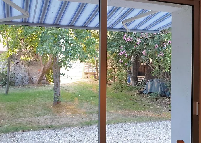 Сasa de vacaciones La Petite Bicoque Au Fond Du Jardin Quillan